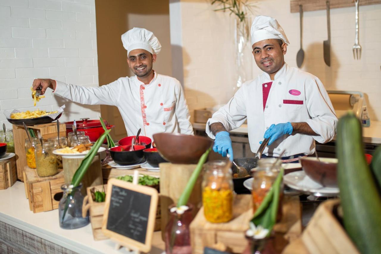 C Mauritius (Adults Only) Hotel Belle Mare Exterior foto Indian chefs