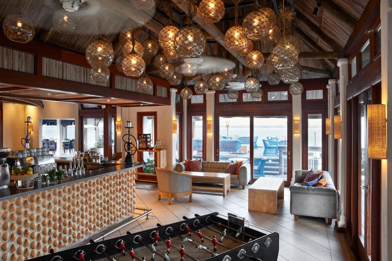 C Mauritius (Adults Only) Hotel Belle Mare Exterior foto The interior of the bar
