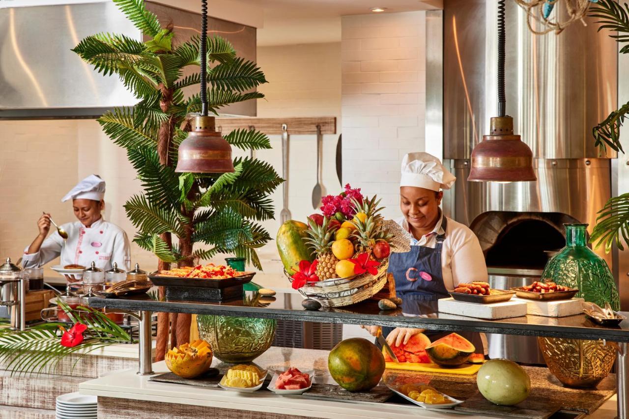 C Mauritius (Adults Only) Hotel Belle Mare Exterior foto Live kitchen