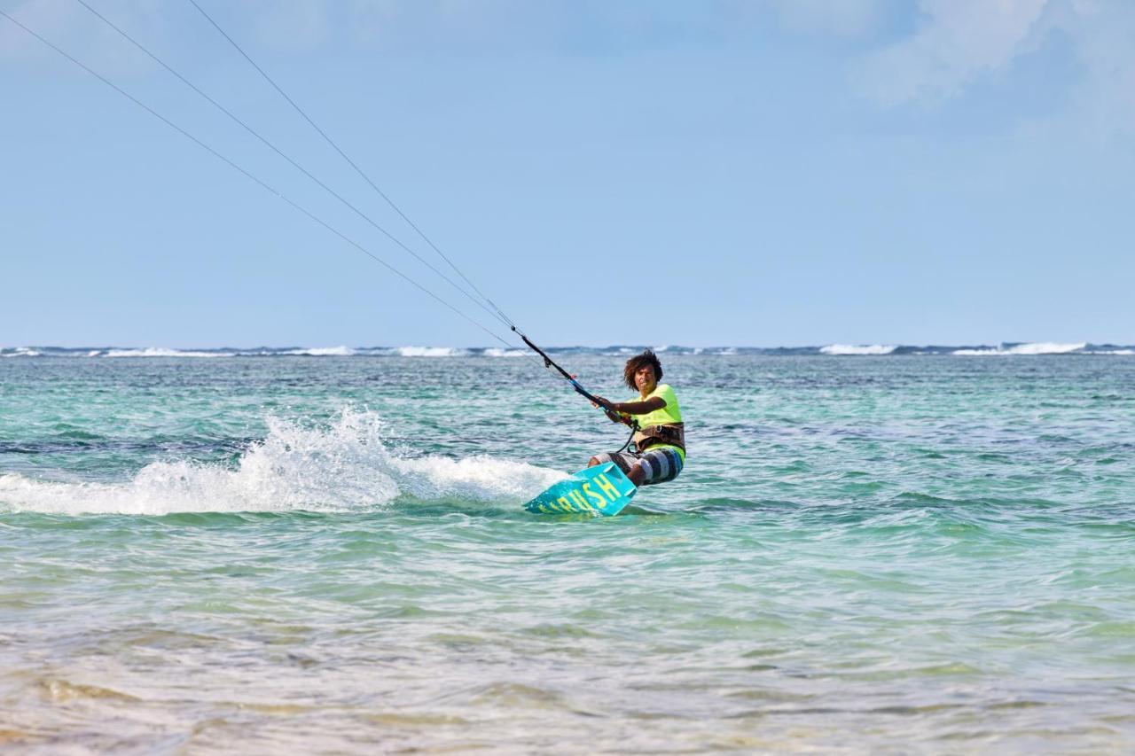 C Mauritius (Adults Only) Hotel Belle Mare Exterior foto Kitesurfing in Mauritius