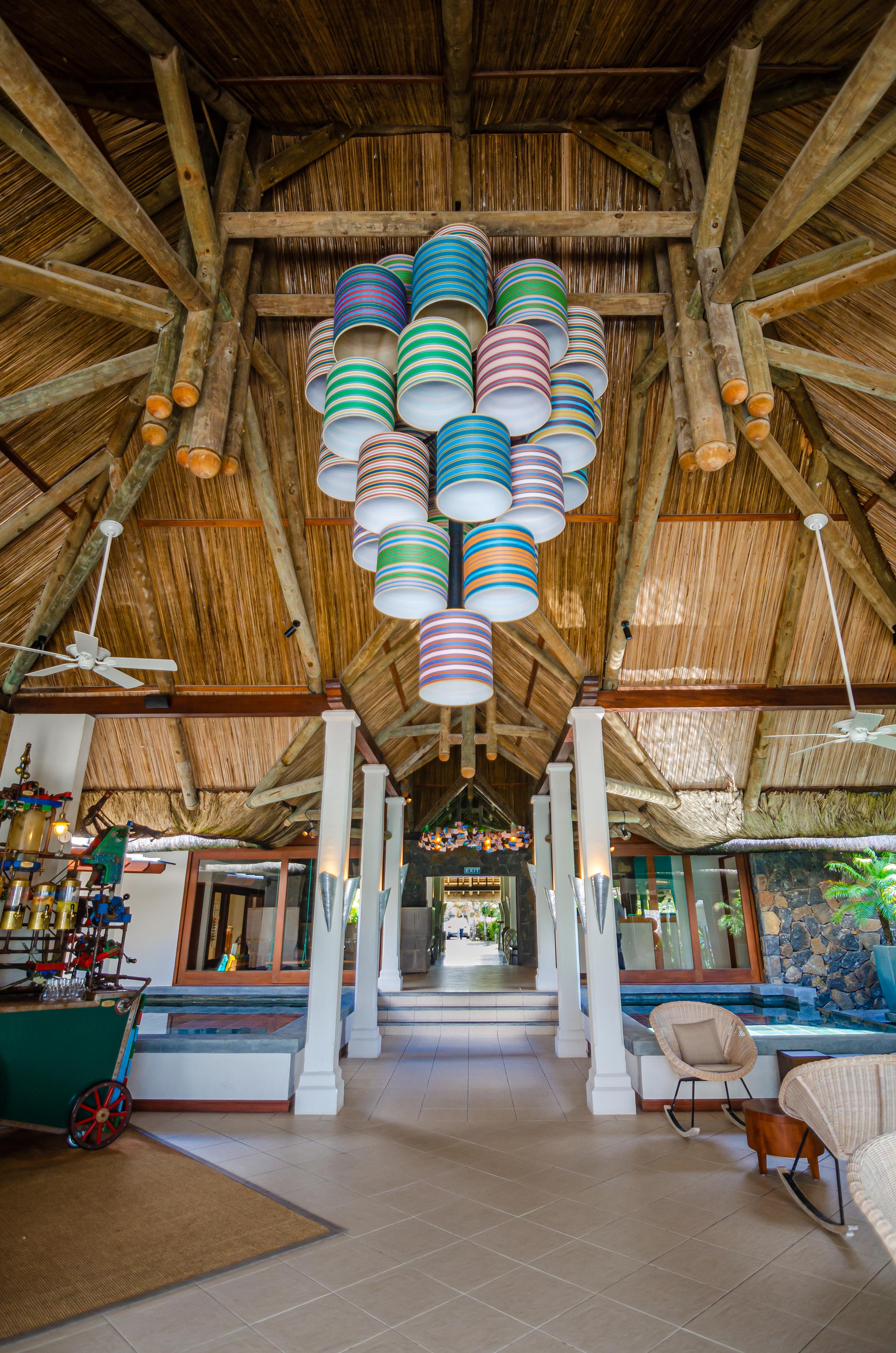 C Mauritius (Adults Only) Hotel Belle Mare Exterior foto The interior of the lobby at the Four Seasons Resort Maldives at Landaa Giraavili