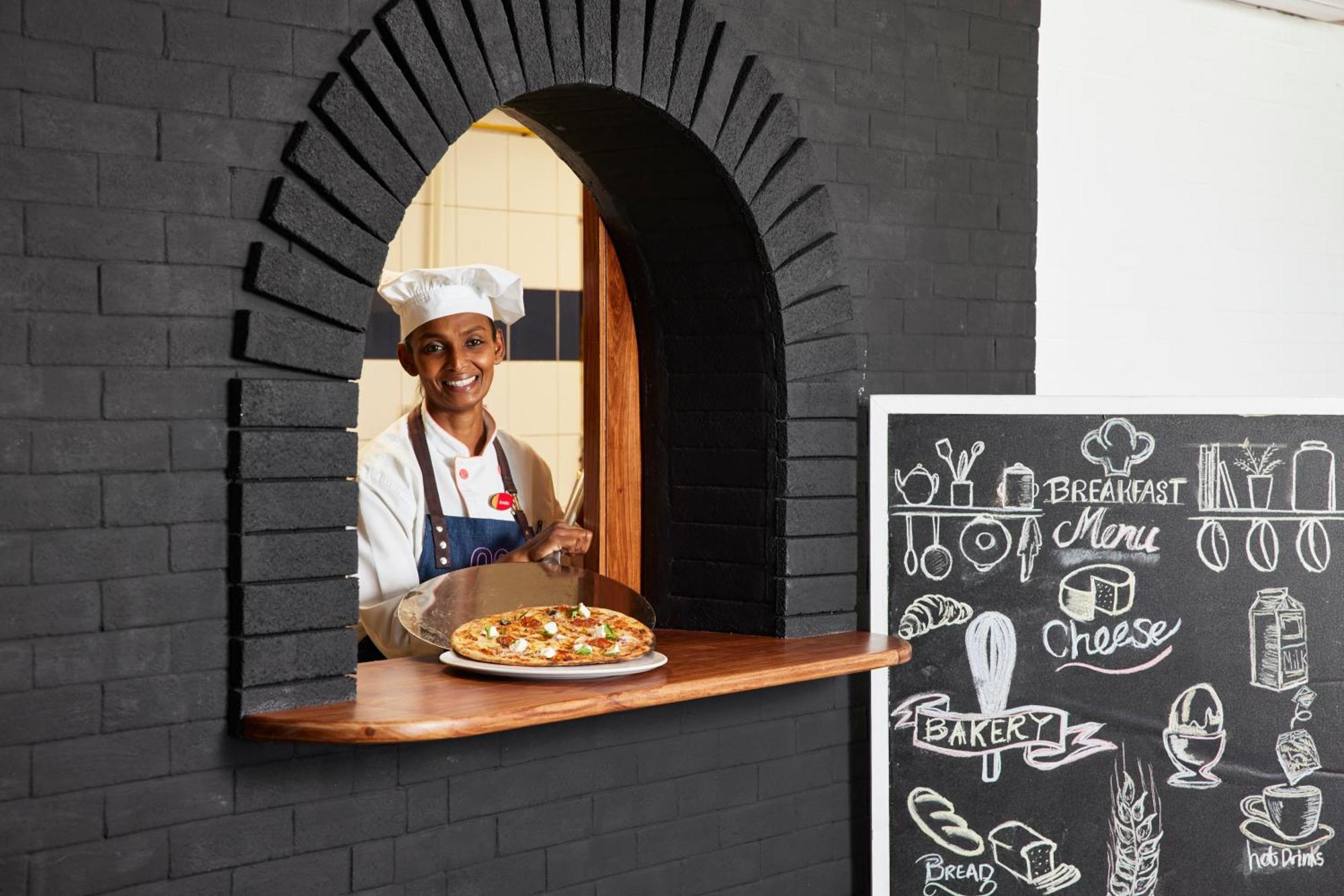 C Mauritius (Adults Only) Hotel Belle Mare Exterior foto A chef at work